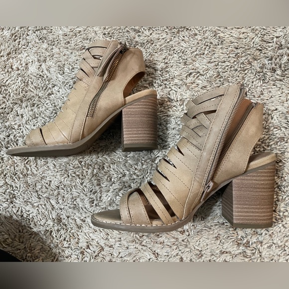 Universal Thread heels - Picture 5 of 5